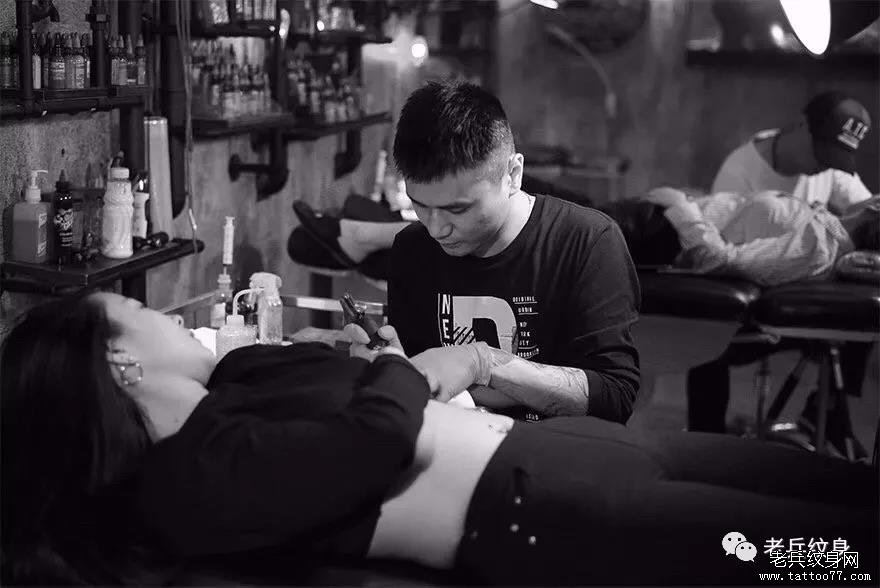 岁月静好,现世安稳——老兵店内纹身师纹身花絮