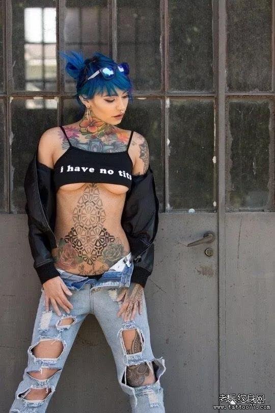 “黑色纹身变色为青色,怕是色料不好吧?”“色料才不背这个锅!!”