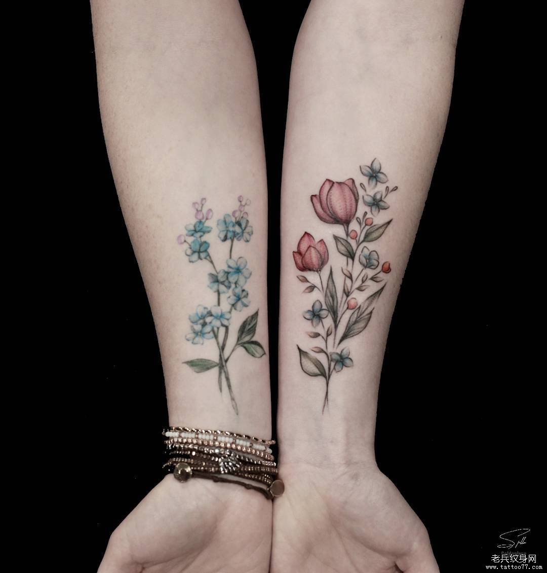 小臂彩色花卉纹身图案