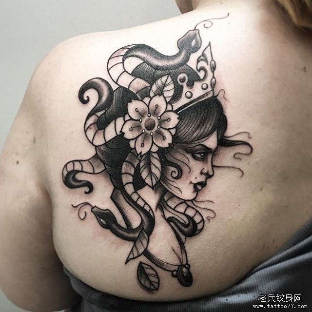 ���κڻ�Ů������ɯ����ͼ��