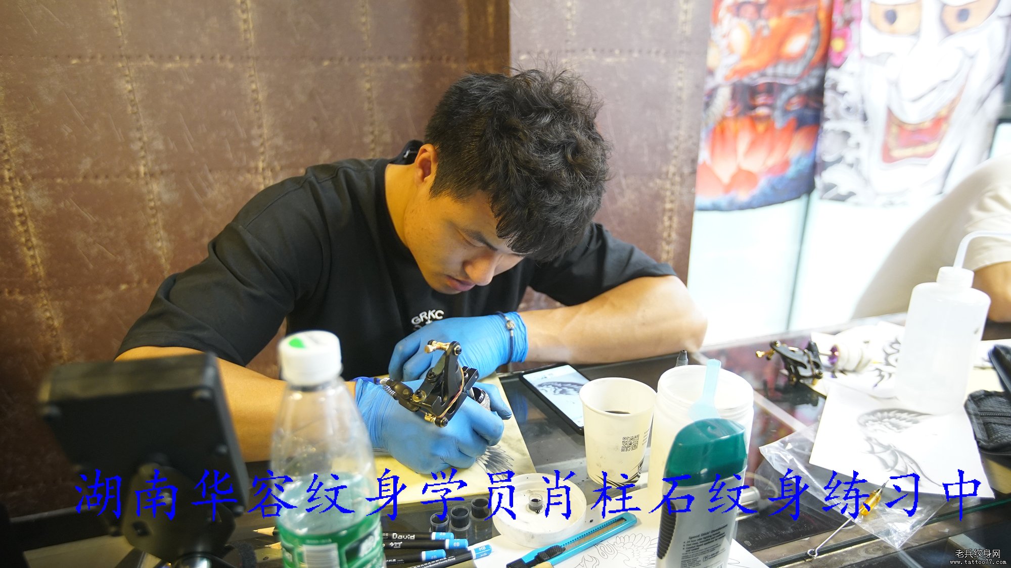湖南华容纹身学员肖柱石纹身练习中