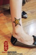 美女腿部好看的豹纹五角星纹身图案