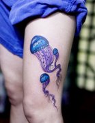 女孩子腿部彩色水母纹身图案