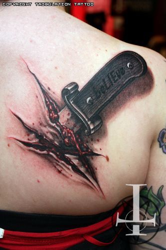 后肩背纹身图案大全:后肩背撕皮匕首纹身图案图片