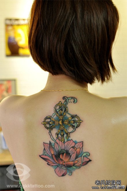 金刚杵与莲花纹身图案