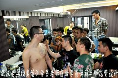 披肩龙纹身图案的制作由武汉专业纹身学校兵哥讲解中