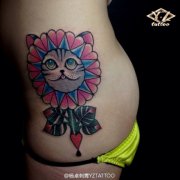 女生胯部可爱的向日葵猫咪纹身图案