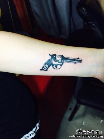 �ֱ���ǹ����ͼ��