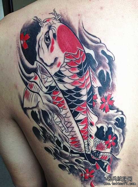 后背红白鲤鱼纹身图案
