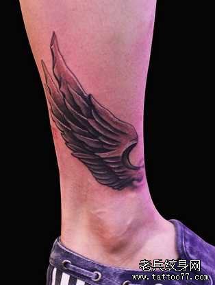 腿部翅膀纹身图案