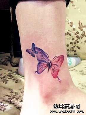 腿部蝴蝶纹身图案