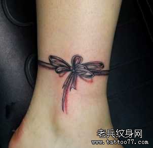 腿部蝴蝶结纹身图案