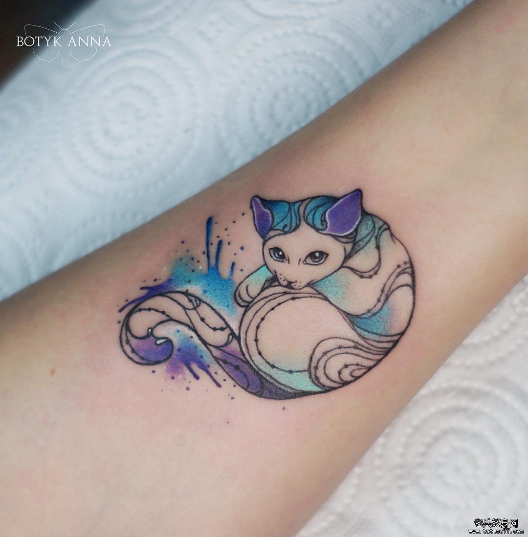 猫色彩简约纹身图案