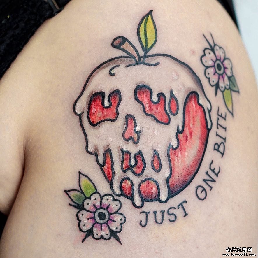 色彩苹果花朵纹身图案