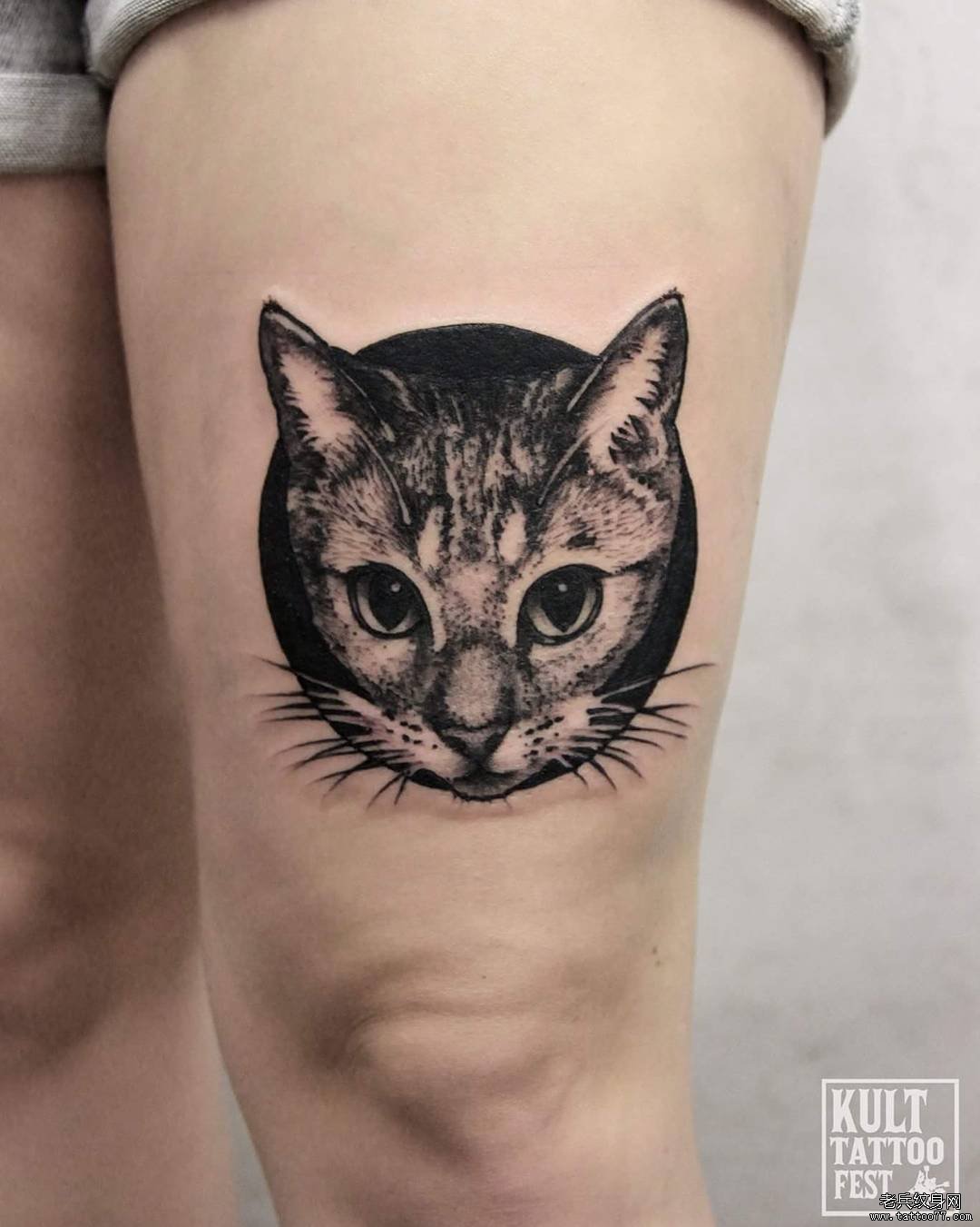 黑灰大腿可爱小猫纹身图案
