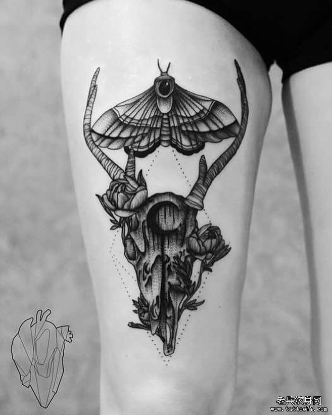 黑灰大腿鹿骷髅蝴蝶纹身图案