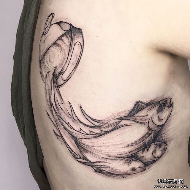 腹部鱼罐头纹身图案