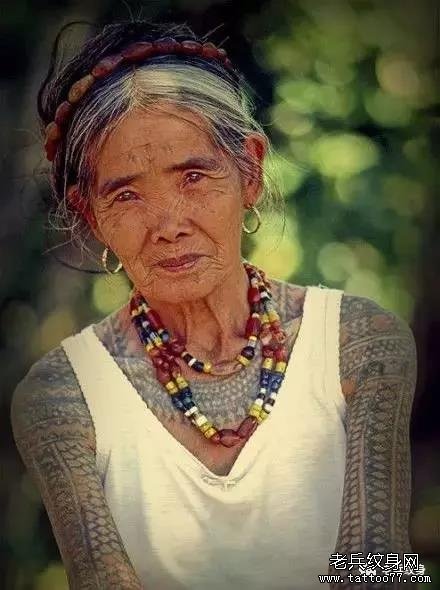 女人纹身奶奶图片