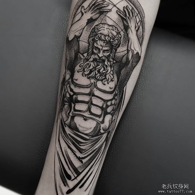 男人地球纹身图案