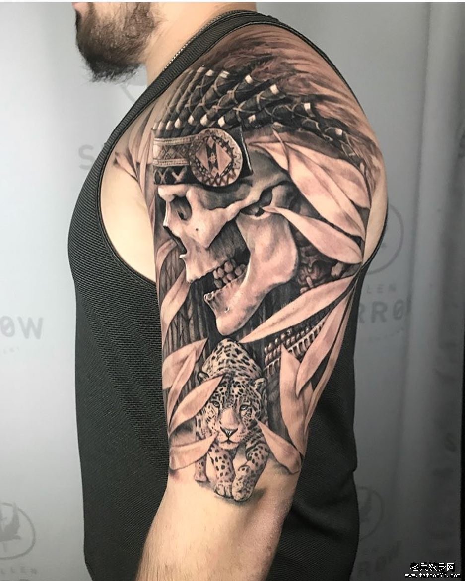 手臂黑灰骷髅豹子纹身图案