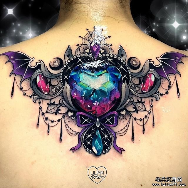 后背彩色宝石翅膀纹身图案