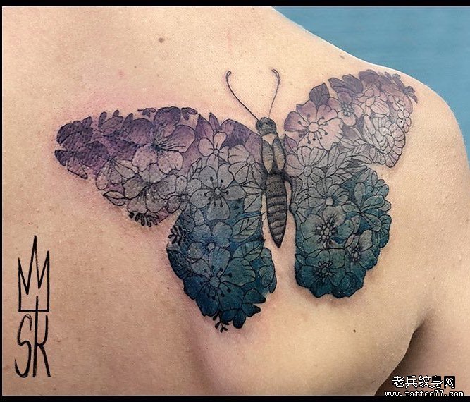 肩胛蝴蝶花纹身图案