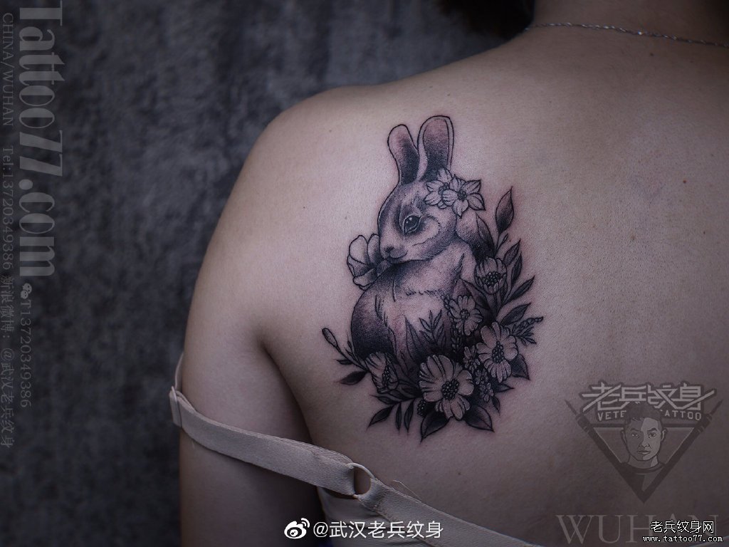 肩膀兔子黑灰纹身作品